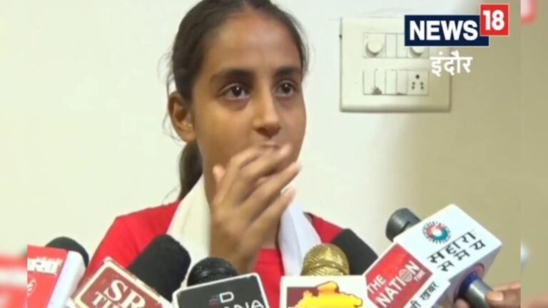 पिता की कोरोना से मौत…अब मां भी कैंसर से चल बसी, फिर DM ने थामा इन दो मासूमों का हाथ