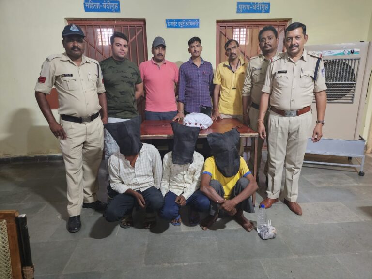 थाना ग्रामीण(नवेगाँव)पुलिस ने 02 किलो 100 ग्राम गांजा जप्त कर तीन आरोपियों को किया गिरफ्तार