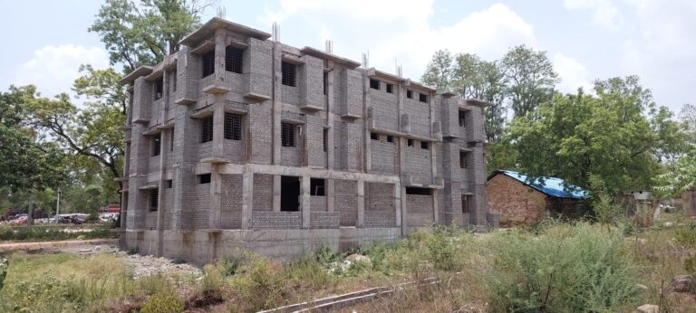 01 करोड़ से अधिक की लागत में बनने वाले बैरक अधूरे