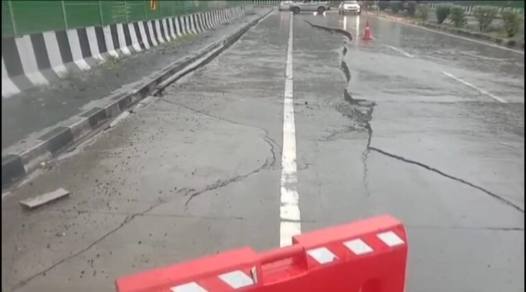 NH 44 पर अरबों की लागत से बना साउंड प्रूफ पुल धसा,पुल में आया क्रेक 