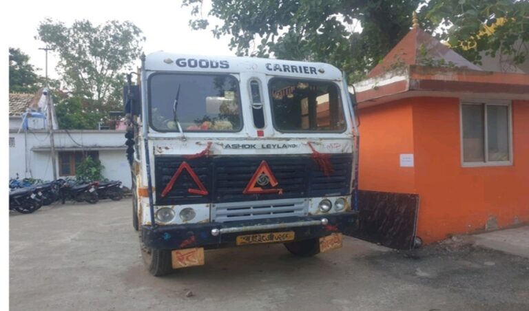 शराब पीकर डम्फर चलाने वाले चालक पर पुलिस की ठोस कार्यवाही दस हजार रूपये का जुर्माना